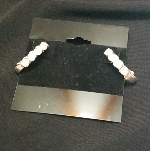 925 silver post earnings with cubic Zicornia. - Picture 2 of 2